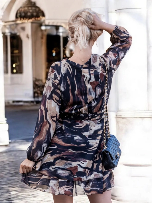 Krótka sukienka z falbanką i wiązanym dekoltem Olivia