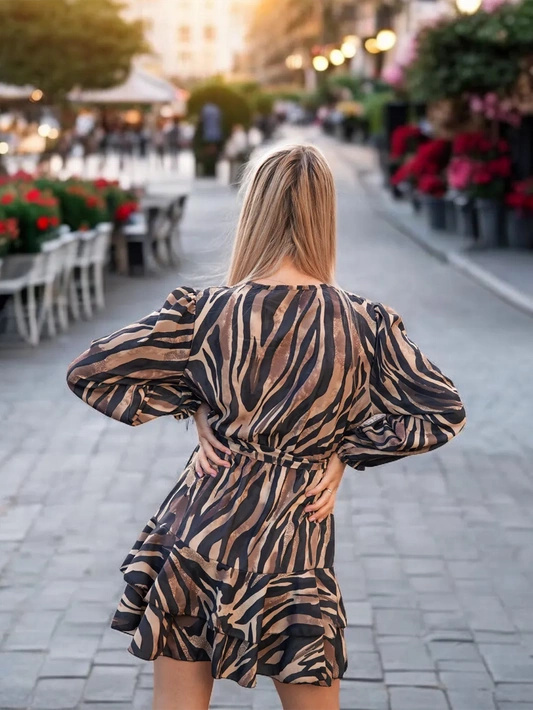 Krótka sukienka z falbanką i wiązanym dekoltem Olivia