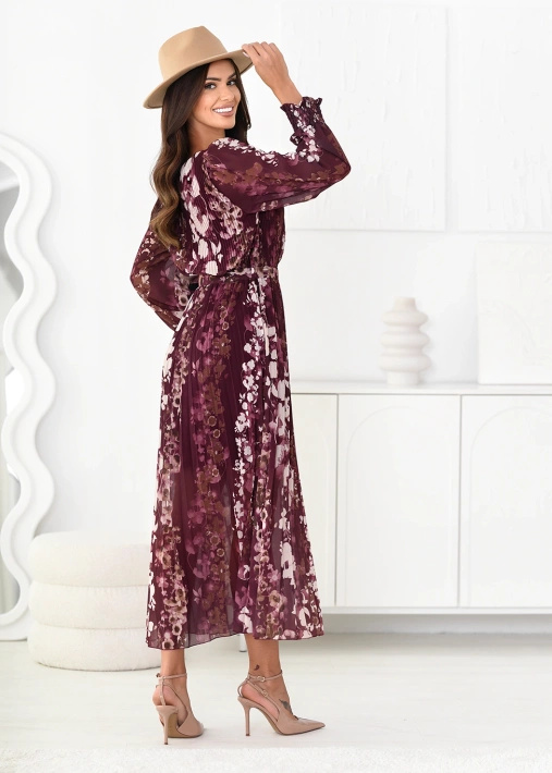 Długa wzorzysta sukienka z paskiem Goti