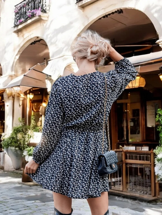 Krótka sukienka z falbanką i wiązanym dekoltem Olivia