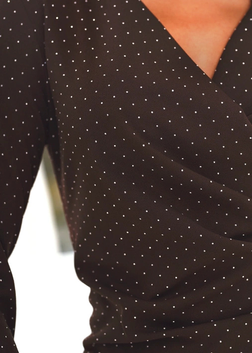 Krótka sukienka z falbanką i wiązanym dekoltem Olivia