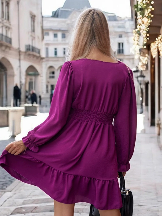 Krótka sukienka z falbanką i wiązanym dekoltem Olivia