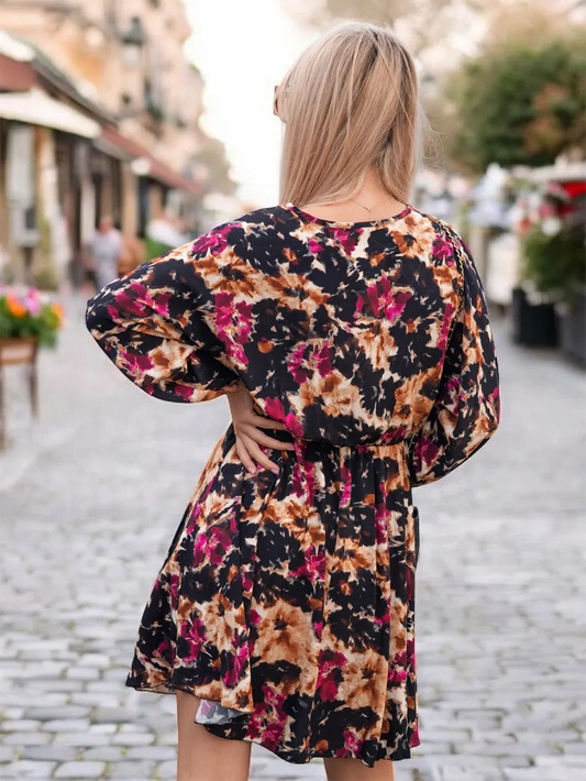 Krótka sukienka z bufiastymi rękawami Donna