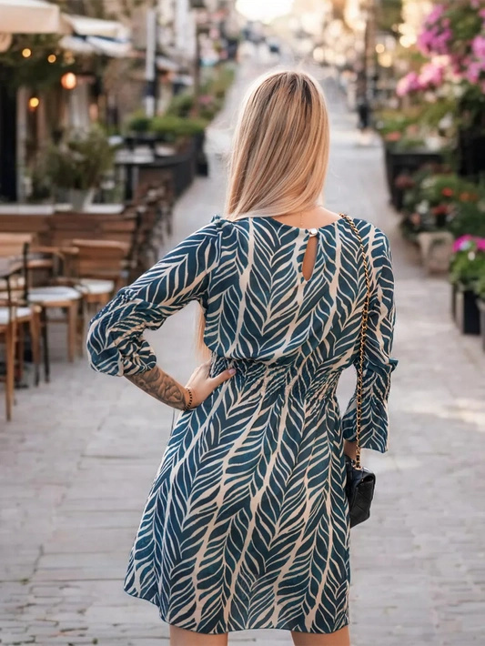 Krótka sukienka z falbanką i wiązanym dekoltem Olivia