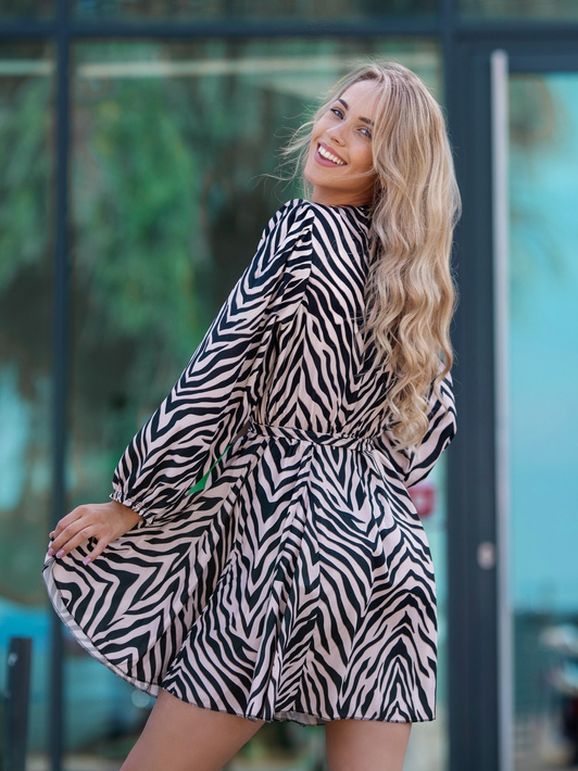 Krótka sukienka z falbanką i wiązanym dekoltem Olivia