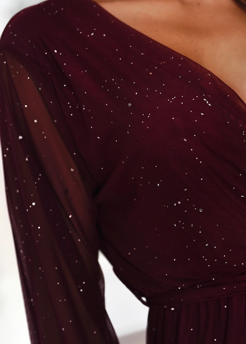 Długa połyskująca sukienka z transparentnym dołem Glow