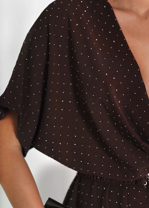 Krótka sukienka z falbanką i wiązanym dekoltem Olivia