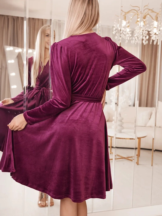 Welurowa sukienka do kolan Ada