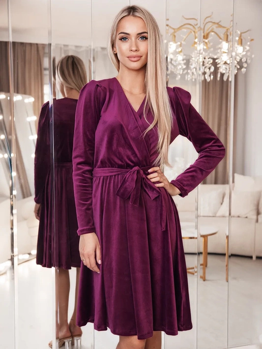 Welurowa sukienka do kolan Ada