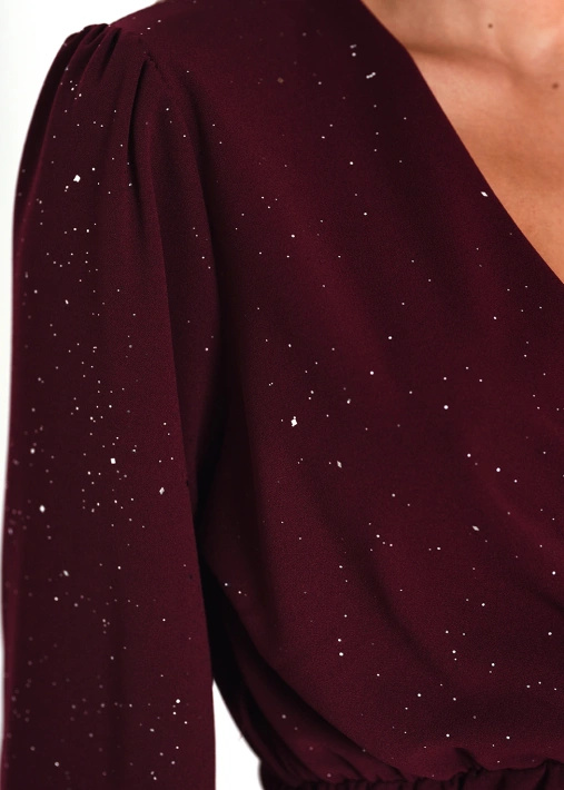 Krótka połyskująca sukienka z paskiem Scarlett